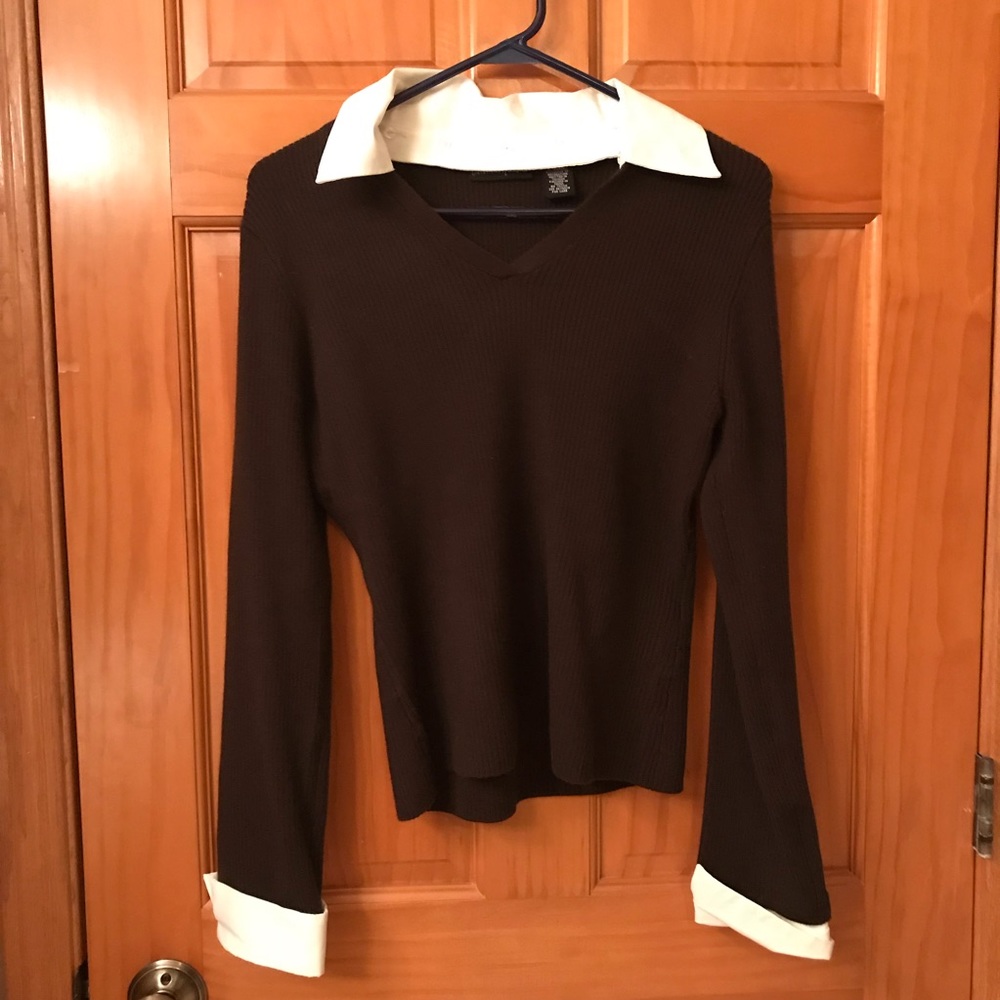 Relativity women’s brown sweater with collar.
